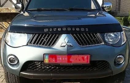 Дефлектор капота (мухобойка) Mitsubishi L200 с 2007 г.в. (Митсубиши Л200) Вип Тюнинг